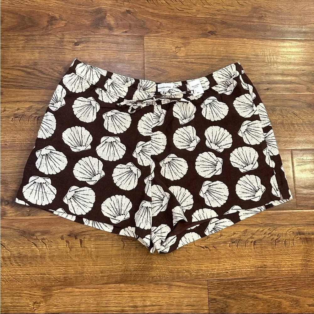 Abercrombie and Fitch mid rise line blend pull on shorts sea shells NWT - Picture 2 of 5
